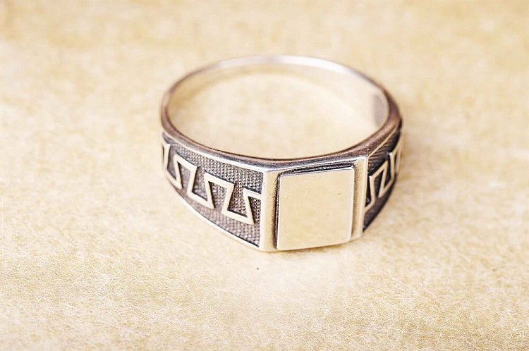 Каблучка з візерунком 11282 від ювелірного магазину Онікс - 1