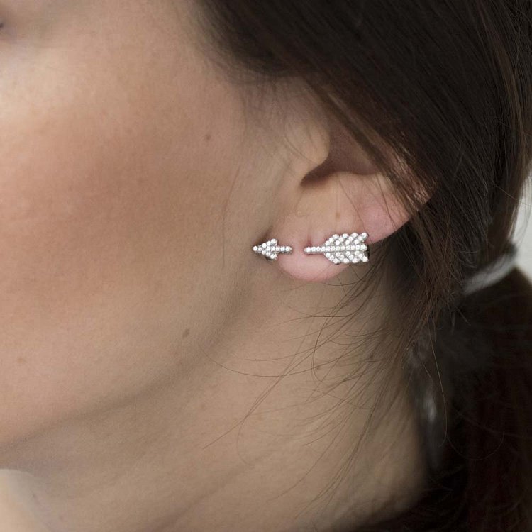 Срібні сережки "Стріла" з фіанітами 122121 від ювелірного магазину Онікс