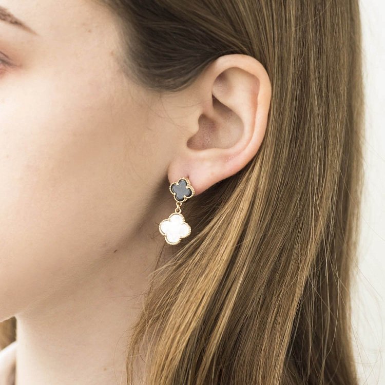 Золоті сережки "Конюшина" (онікс, перламутр) с05124 від ювелірного магазину Онікс - 1