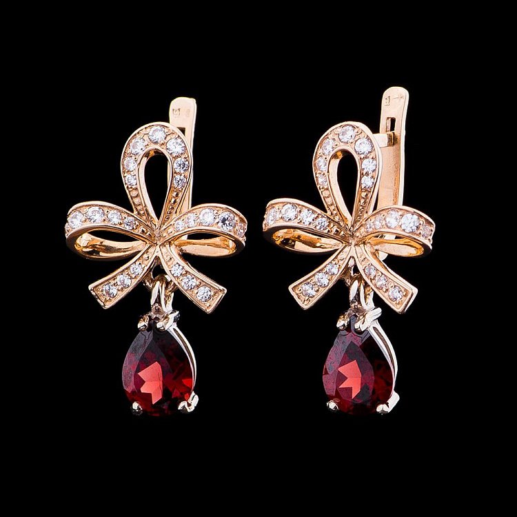 Золотые серьги с пиропом(гранатом) и фианитами 03-0909.0.4210 от ювелирного магазина Оникс
