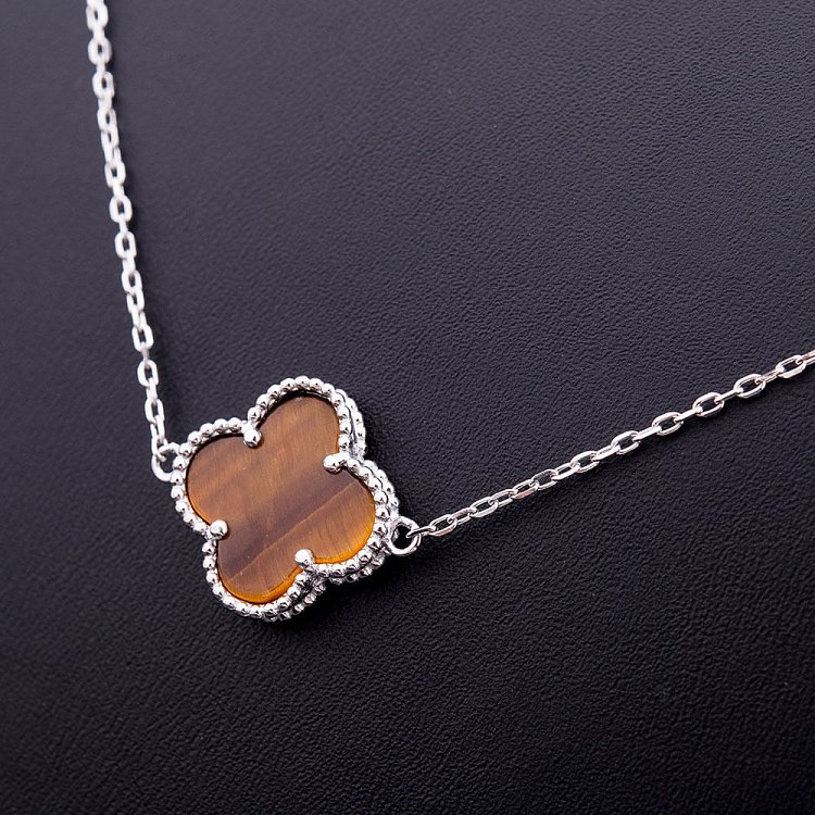 Серебряное колье "Клевер" (тигровый глаз) 18200 от ювелирного магазина Оникс - 1