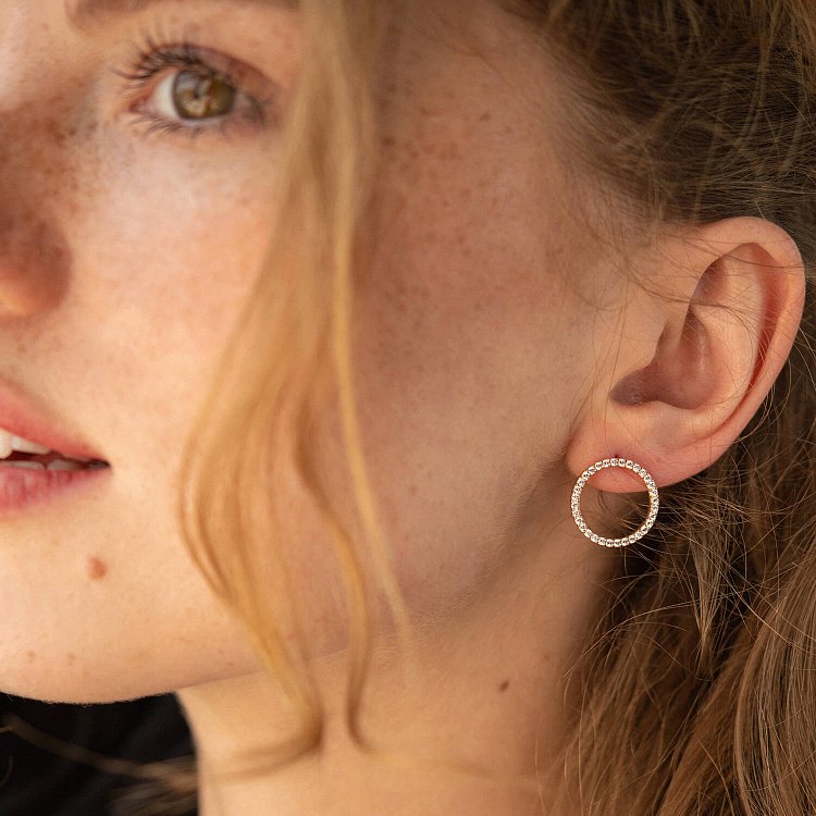 Сережки - пусети "Кругообіг" з фіанітами 1.6 см (червоне золото) с08377 від ювелірного магазину Онікс - 2