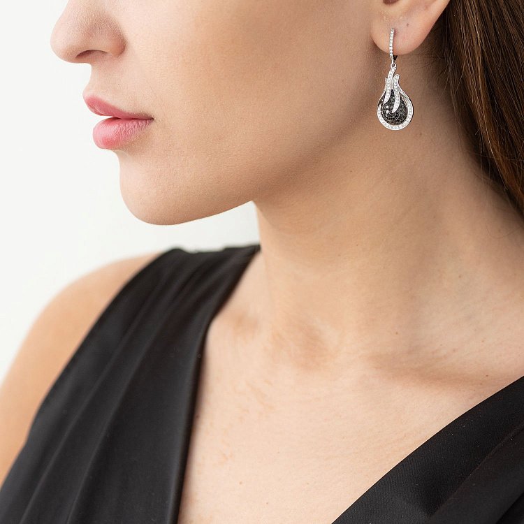 Золоті сережки з білими і чорними діамантами с784 від ювелірного магазину Онікс - 2