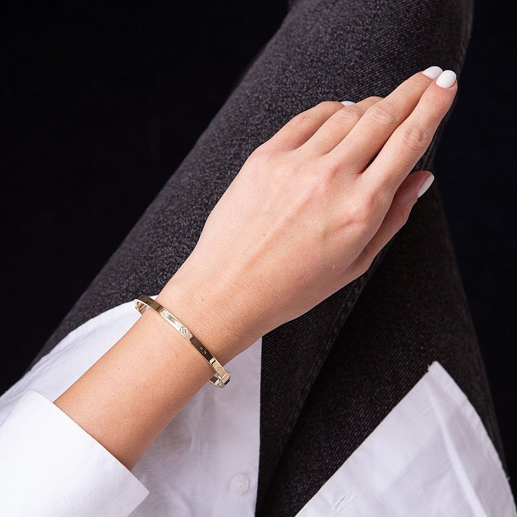 Жесткий браслет в желтом золоте б04753 от ювелирного магазина Оникс - 1