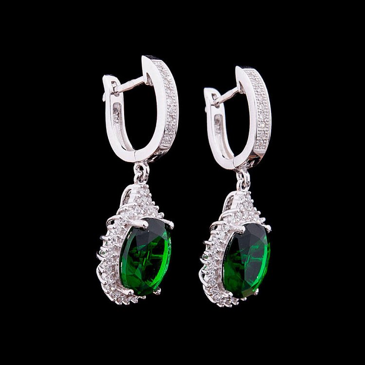 Серьги с зелеными фианитами с8 от ювелирного магазина Оникс