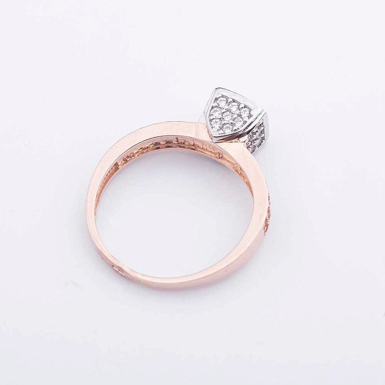 Золотое помолвочное кольцо с фианитами к04584 от ювелирного магазина Оникс - 2