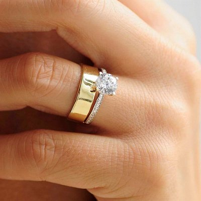 Золотое женское кольцо с фианитами к03292