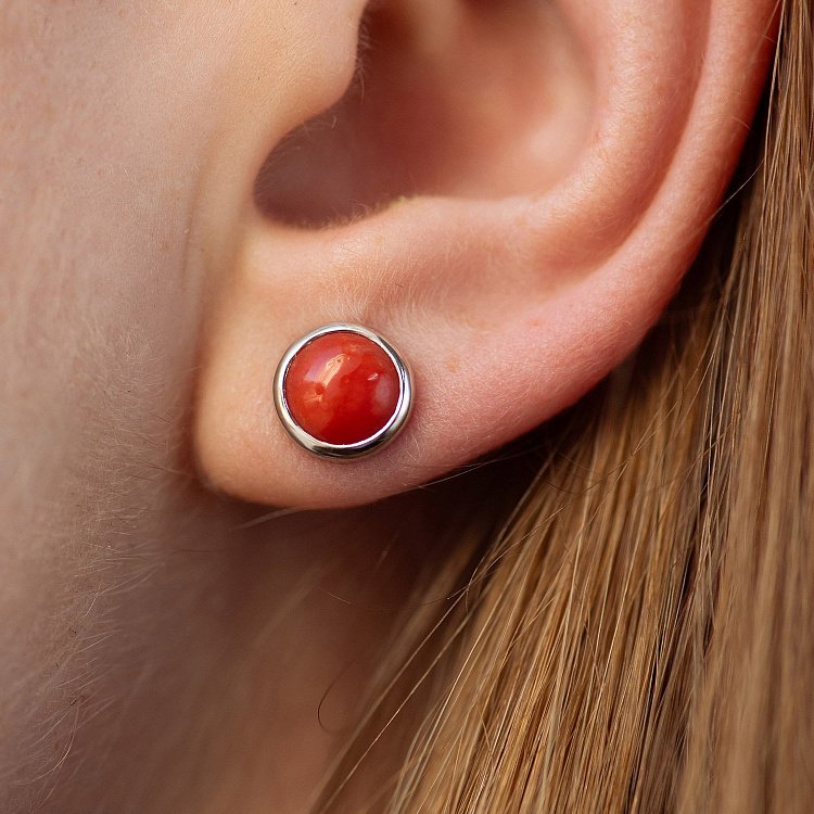 Серьги - пусеты с кораллом (белое золото) с08870 от ювелирного магазина Оникс - 3