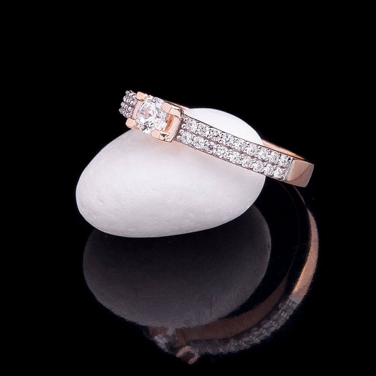 Заручальна каблучка з фіанітами к03835 від ювелірного магазину Онікс - 1