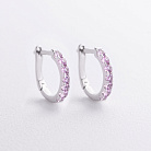 Серебряные серьги с розовыми синтетическими сапфирами 2579/1р-PSPH от ювелирного магазина Оникс