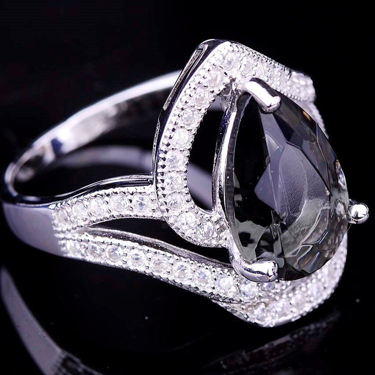 Срібний перстень (фіаніти, синтетична шпінель) к031 від ювелірного магазину Онікс