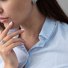 Золотое кольцо с голубым топазом и фианитам к04628 от ювелирного магазина Оникс - 1