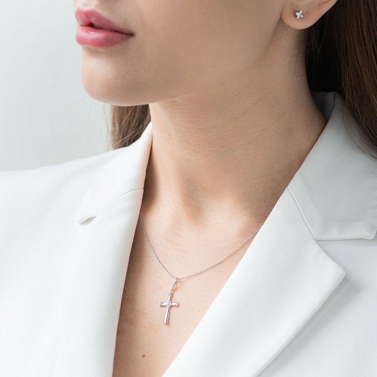 Золотой крестик с бриллиантами P001137 - 1 Золотой крестик с бриллиантами P001137 от ювелирного магазина Оникс - 1