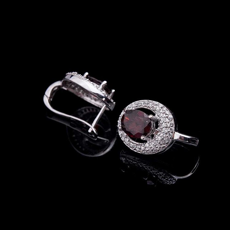 Серебряные серьги с пиропом (гранатом) и фианитами 12773 от ювелирного магазина Оникс
