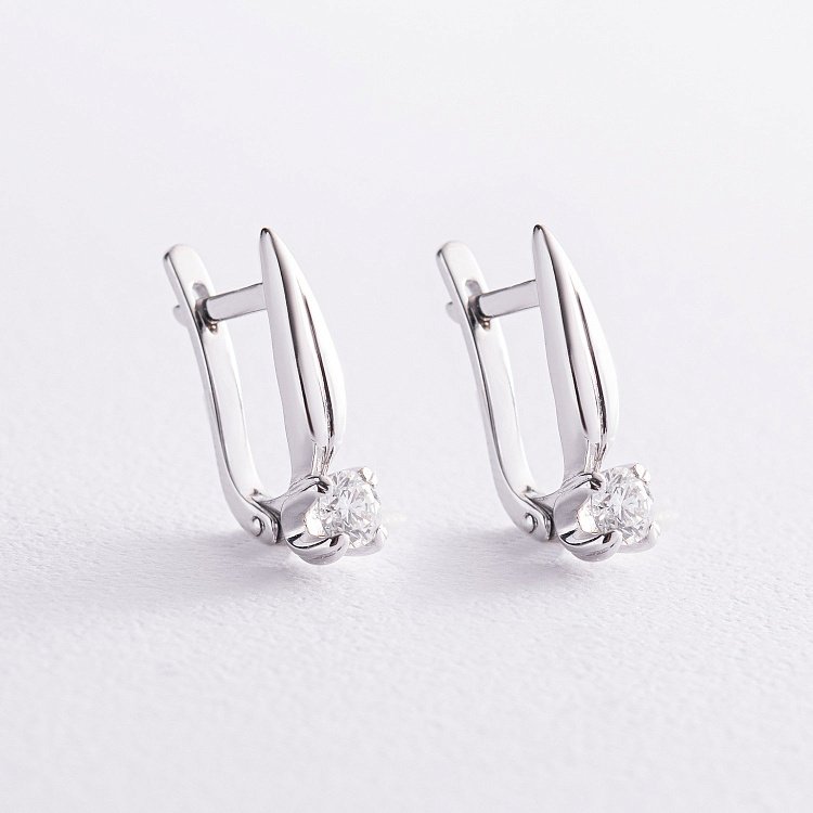 Серьги в белом золоте с бриллиантами 502390 от ювелирного магазина Оникс