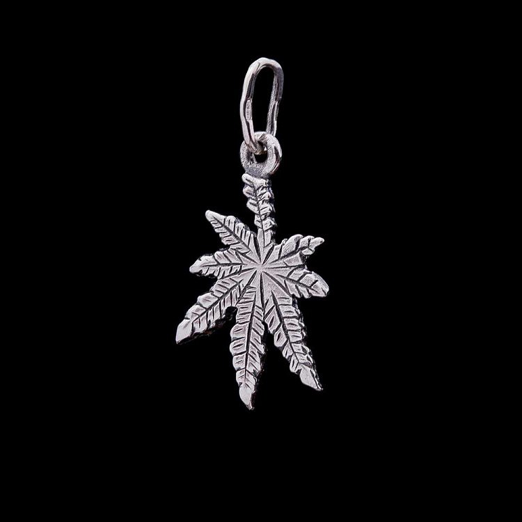 Срібний кулон "Листочок" 13243 Срібний кулон "Листочок" 13243 від ювелірного магазину Онікс
