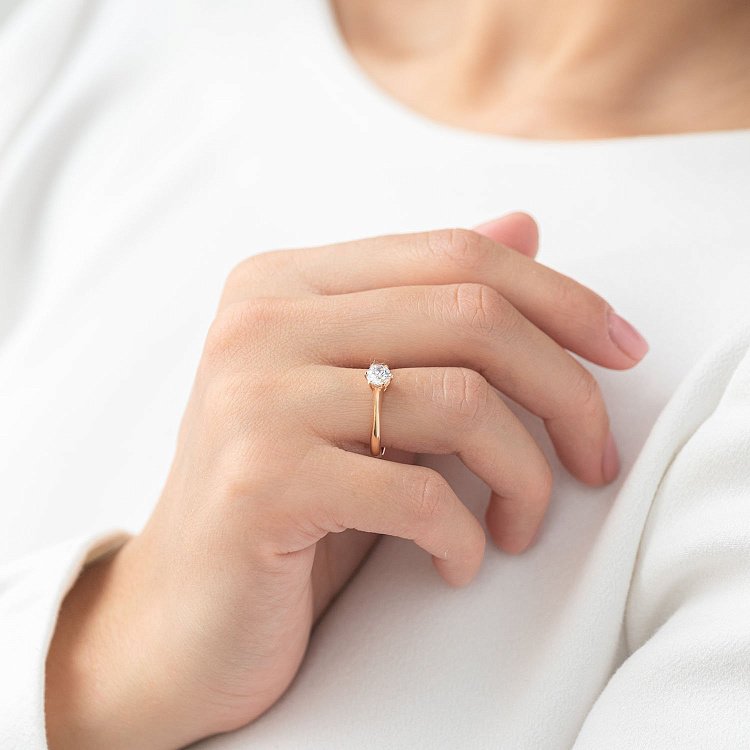 Золотое помолвочное кольцо (цирконий Swarovski) к06223 от ювелирного магазина Оникс - 1