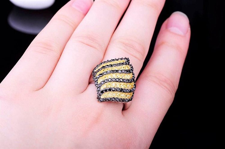 Срібний перстень з фіанітами 11377 від ювелірного магазину Онікс - 3