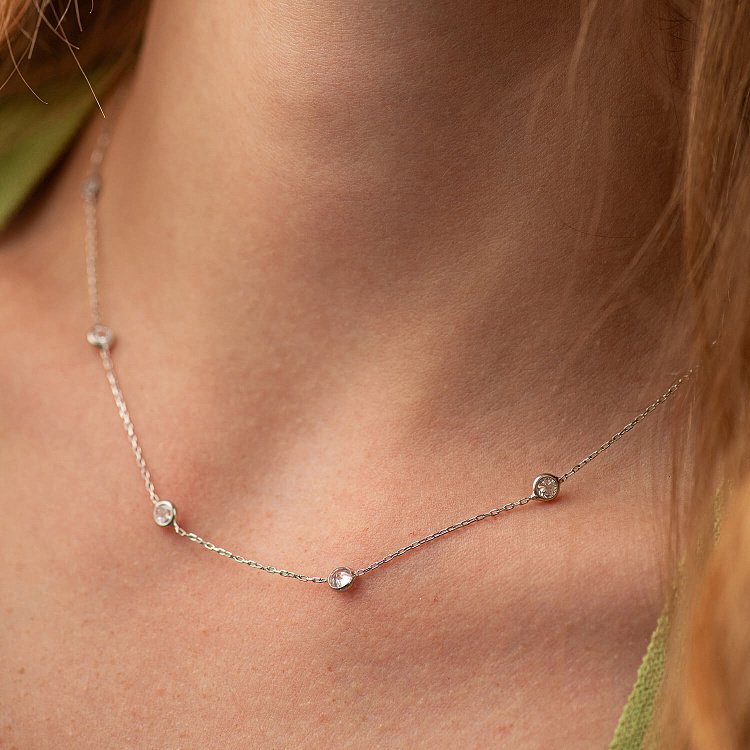 Серебряное колье с фианитами 908-01593 от ювелирного магазина Оникс - 3