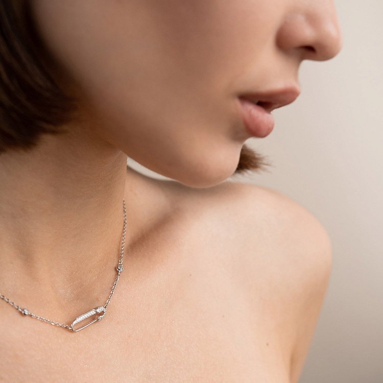 Серебряное колье "Булавка" с фианитами 181180 от ювелирного магазина Оникс - 1