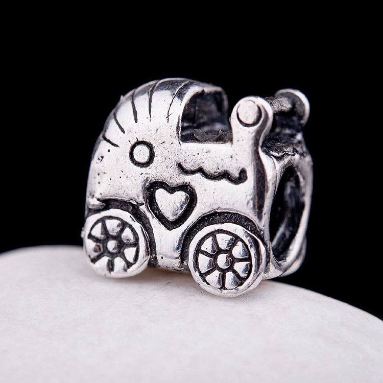 Срібний шарм "Коляска" 132091 від ювелірного магазину Онікс