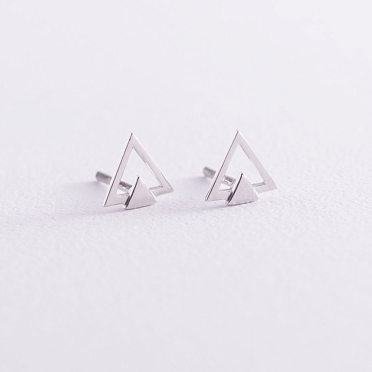 Серьги-пусеты "Треугольники" (белое золото) с06979 от ювелирного магазина Оникс