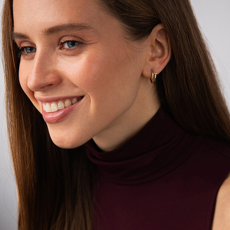 Сережки - кільця "Цвях" у жовтому золоті (фіаніти) с09329 від ювелірного магазину Онікс - 1