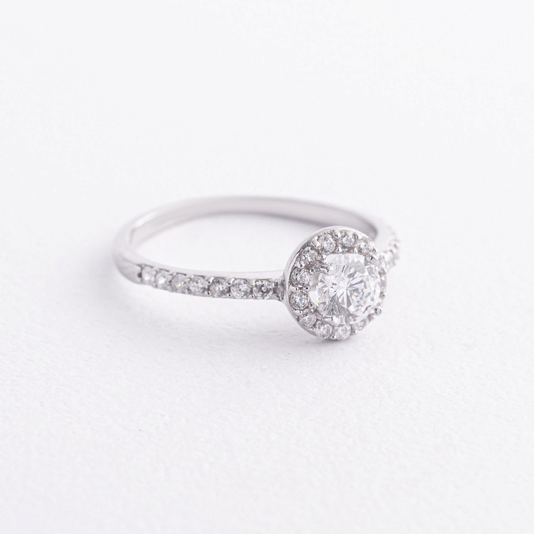 Серебряное кольцо с фианитами 901-00182 от ювелирного магазина Оникс