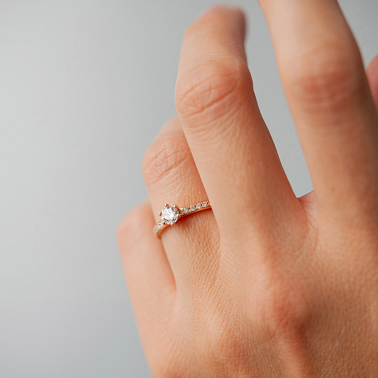 Заручальна золота каблучка з діамантами 28842421 від ювелірного магазину Онікс - 3