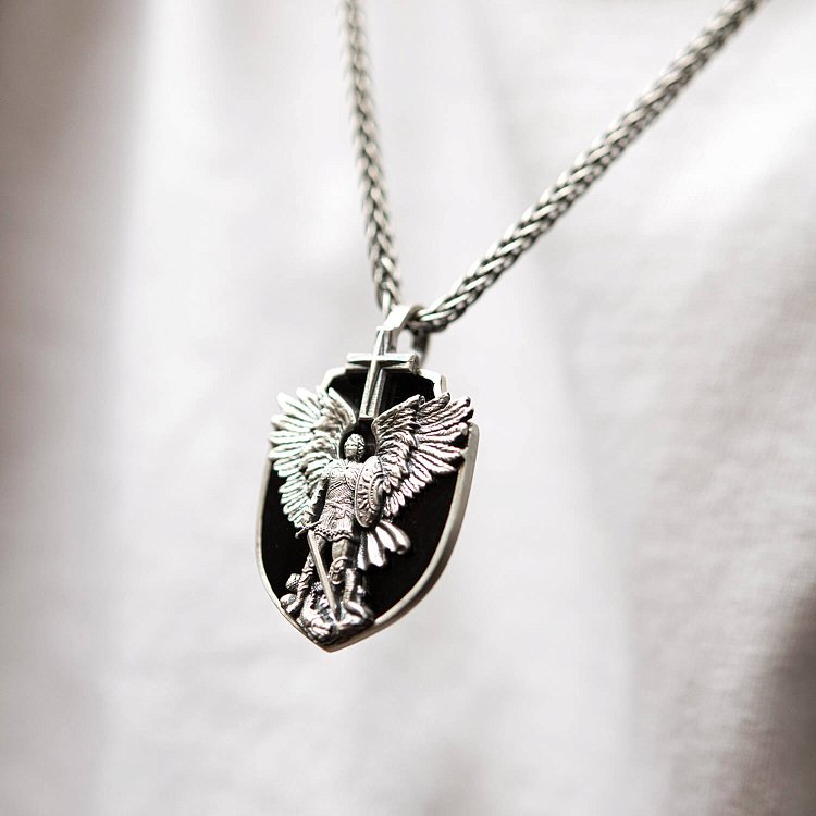 Срібний кулон "Архангел Михаїл" з оніксом (можливе індивідуальне гравіювання) 277 від ювелірного магазину Онікс - 5