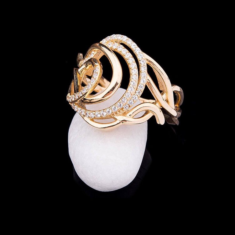 Золота каблучка з фіанітами к03606 від ювелірного магазину Онікс