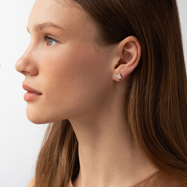 Сережки - пусети "Fleur" з фіанітами (жовте золото) с09147 від ювелірного магазину Онікс - 1