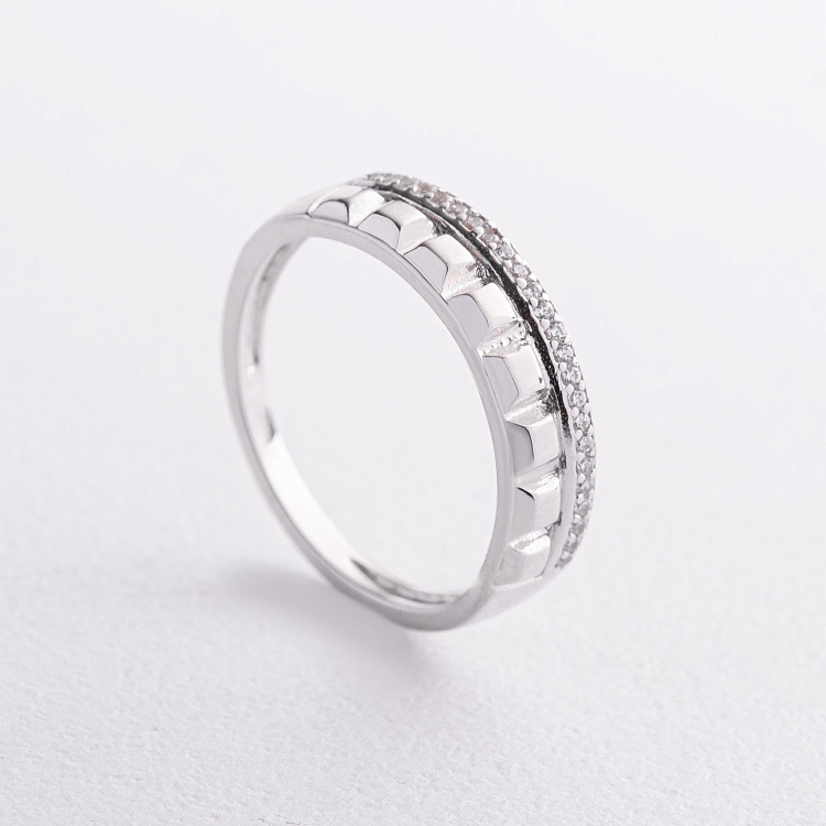 Серебряное кольцо с фианитами 112848 от ювелирного магазина Оникс