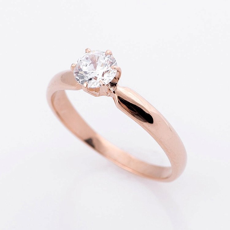 Золотое помолвочное кольцо с фианитом к04905 от ювелирного магазина Оникс