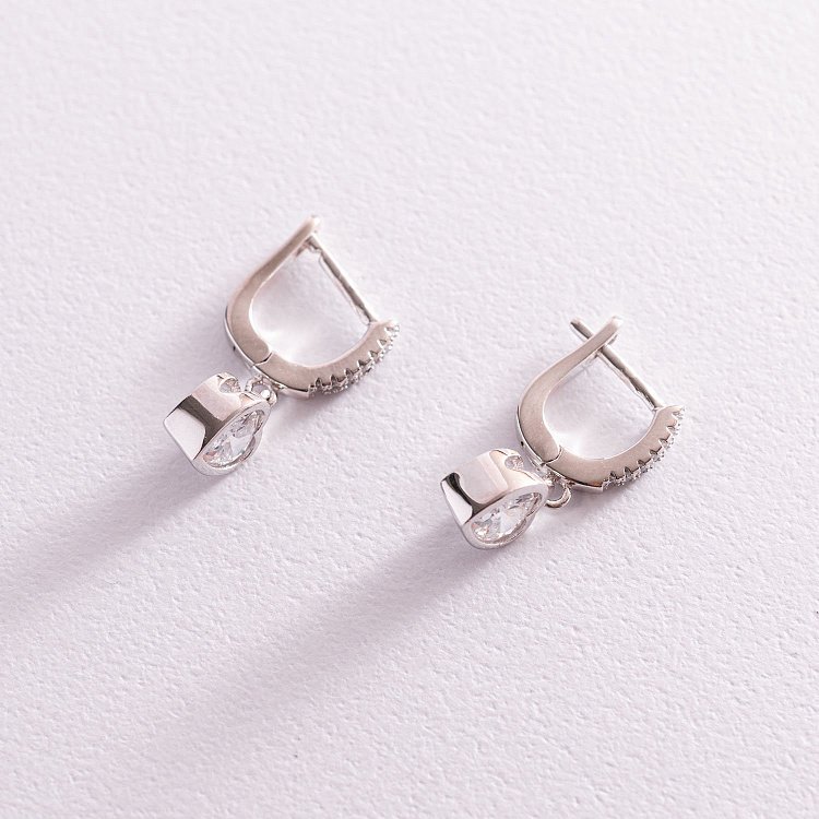 Серебряные серьги "Сердечки" с фианитами 123081 от ювелирного магазина Оникс - 2