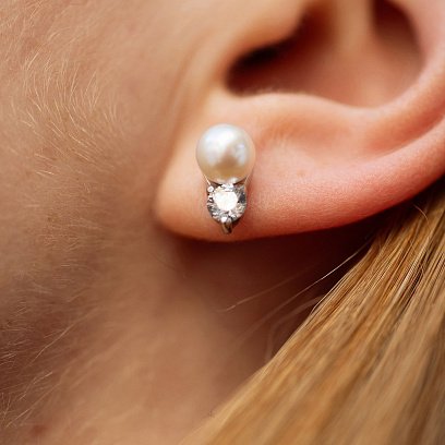 Серьги - пусеты с жемчугом и фианитами (белое золото) с07999 №4