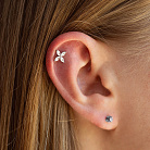 Одиночна срібна сережка в хрящ вушка "Квітка" 40070 от ювелирного магазина Оникс