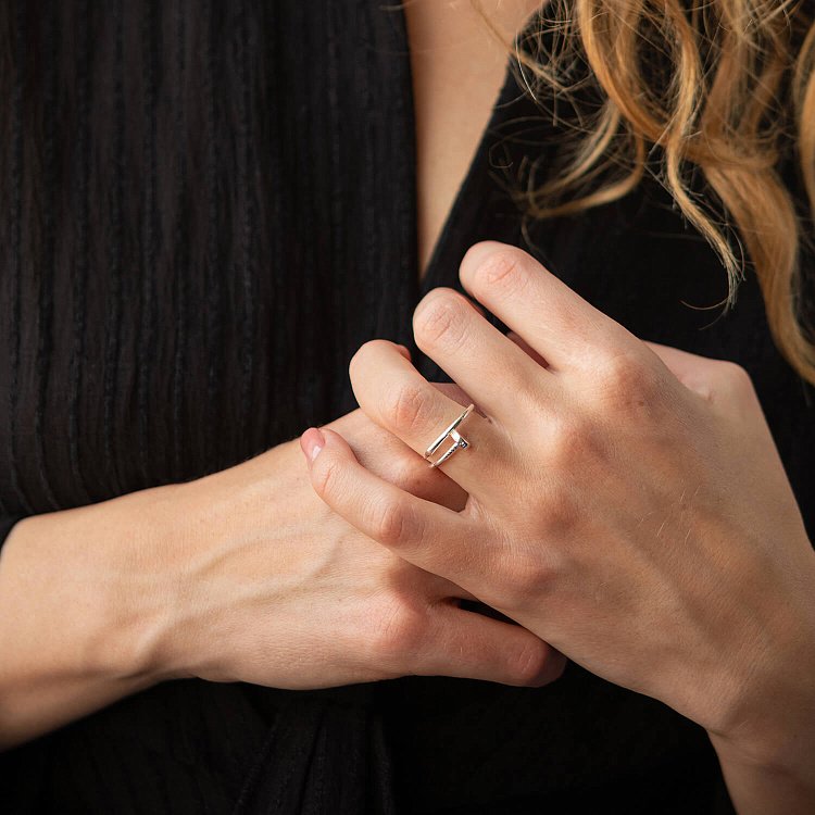 Каблучка "Цвях" в сріблі 112699 - 2 Каблучка "Цвях" в сріблі 112699 від ювелірного магазину Онікс - 2