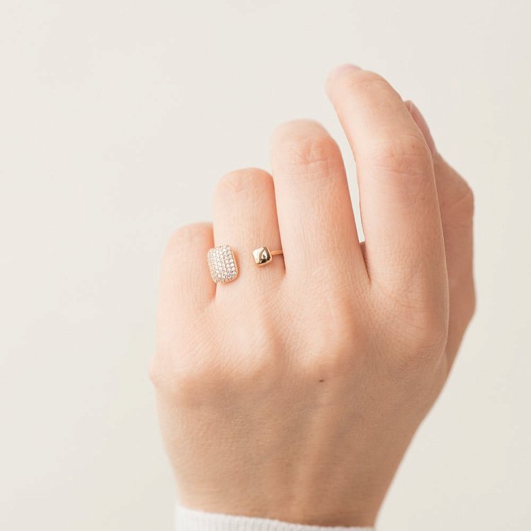 Золотое кольцо с фианитами к05635 от ювелирного магазина Оникс - 5