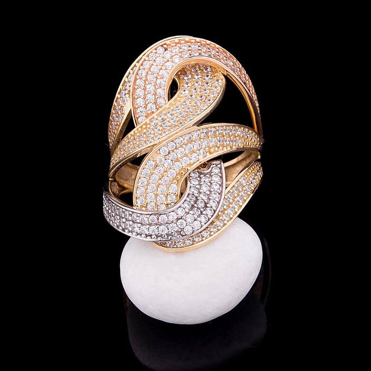 Кольцо с фианитами из золота к03908 Кольцо с фианитами из золота к03908 от ювелирного магазина Оникс