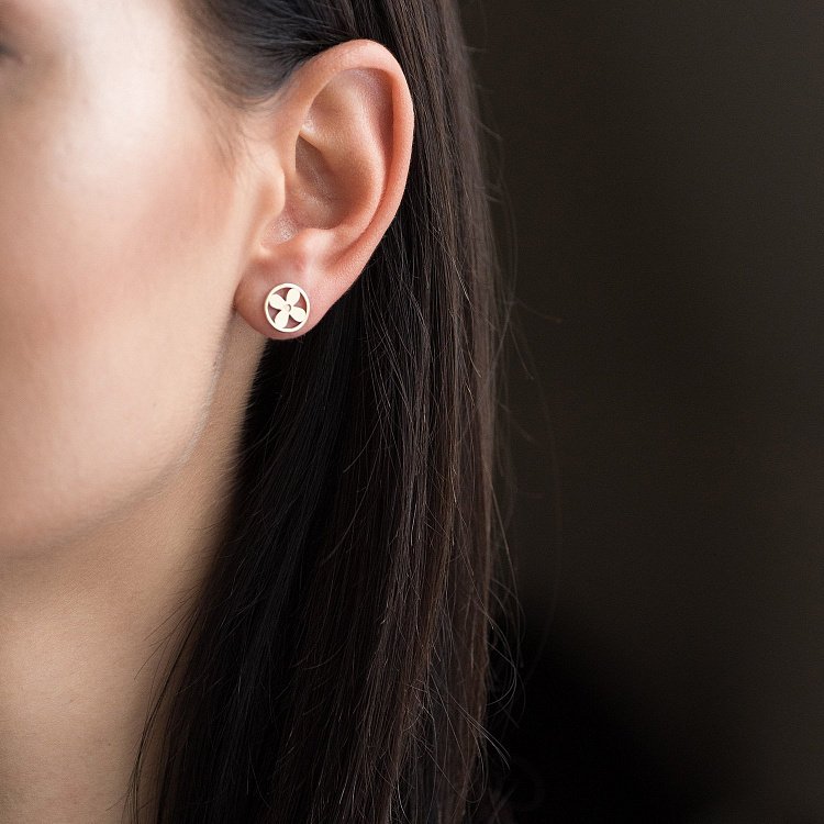 Золотые серьги - пусеты "Клевер" с06453 от ювелирного магазина Оникс - 3