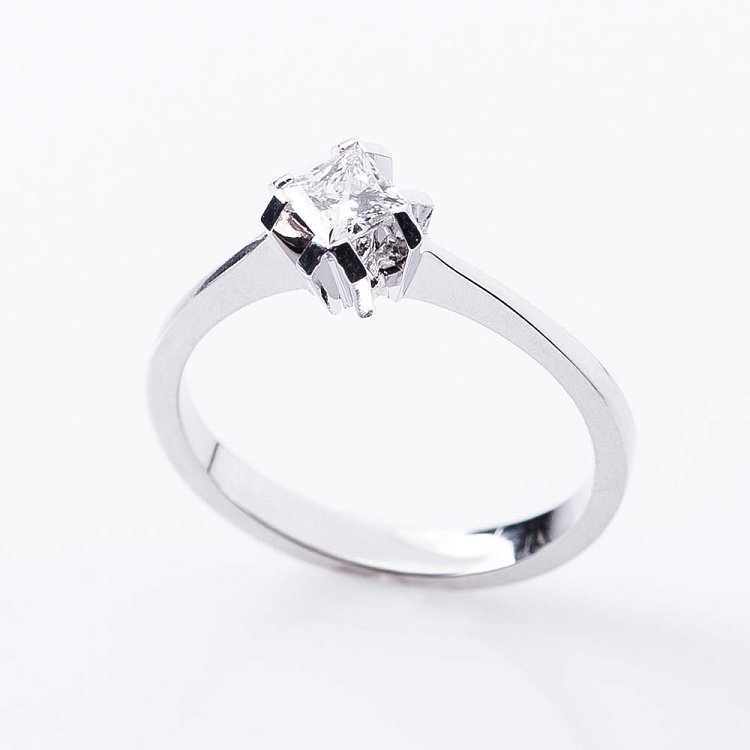 Золотое помолвочное кольцо с бриллиантом р0382б от ювелирного магазина Оникс - 2