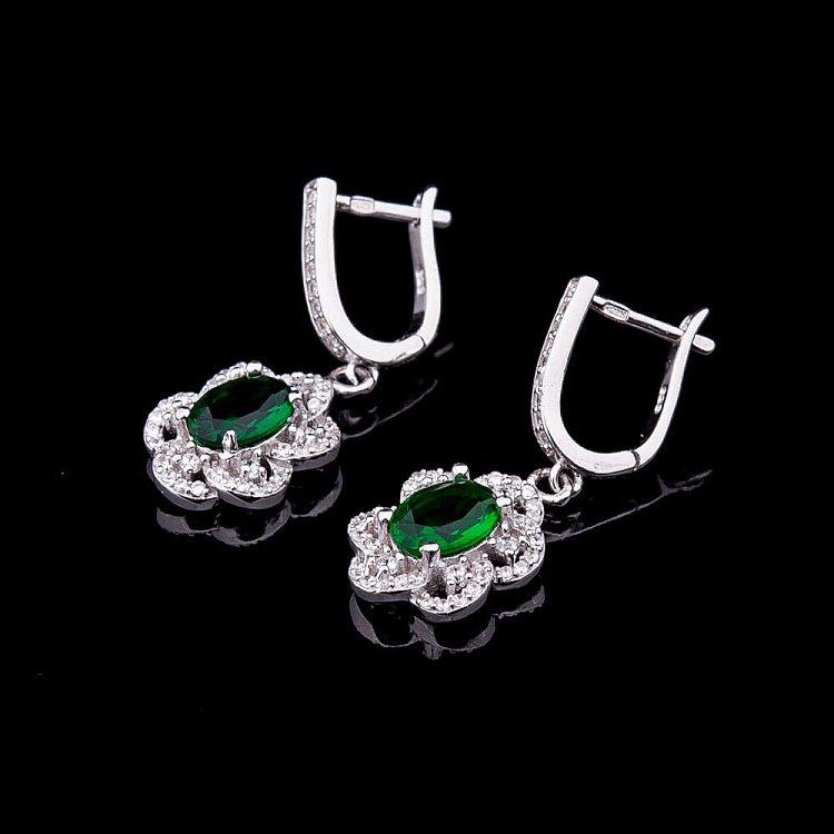 Сережки з синтетичної шпинелью зеленого кольору с06 від ювелірного магазину Онікс - 1