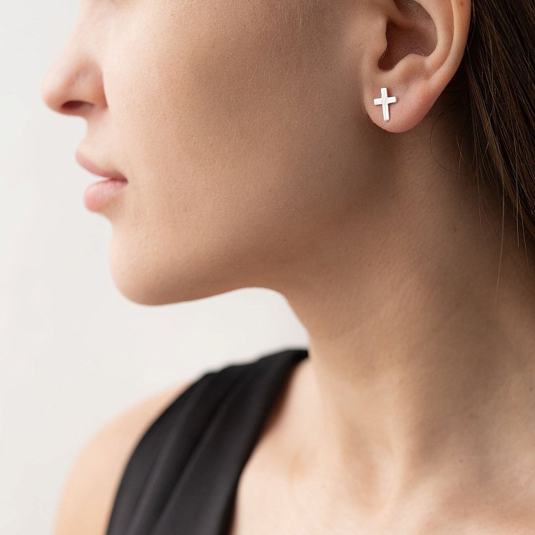 Серебряные серьги-пусеты "Крестики" 122179 от ювелирного магазина Оникс - 4