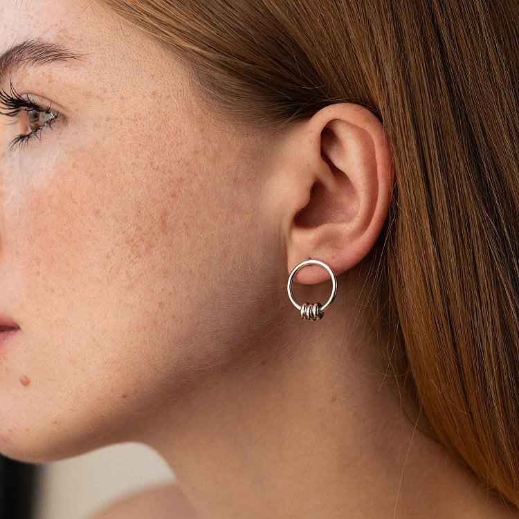 Серебряные серьги - пусеты "Интрига" 122654 от ювелирного магазина Оникс