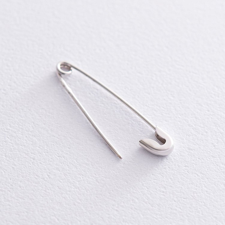 Серебряная булавка 21001 от ювелирного магазина Оникс