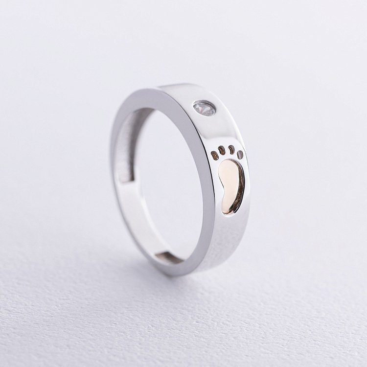 Золота каблучка "Ніжка немовляти" (фіаніт) к07958 від ювелірного магазину Онікс