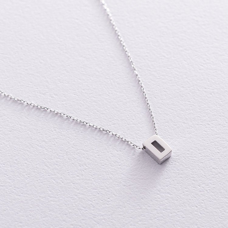 Колье с буквой "D" в белом золоте кол01254D от ювелирного магазина Оникс