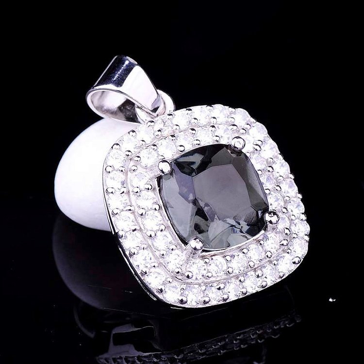 Серебряная подвеска (фианиты, синтетическая шпинель) п03 от ювелирного магазина Оникс