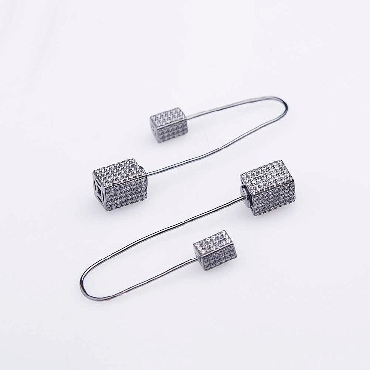 Серебряные серьги с фианитами 121793 от ювелирного магазина Оникс - 2